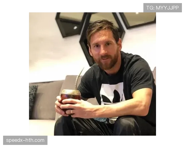 梅西家冰箱里塞满的不是饮料，是矿泉水——每天20瓶起步